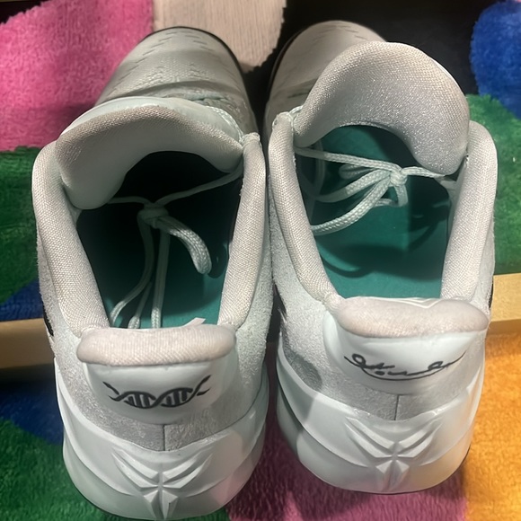 Gently used shoes for men Kobe Bryant green and black looks new well kept - Picture 9 of 9